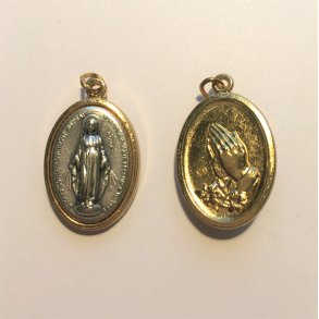 Tofarvet undergrende medalje