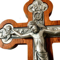 Krucifiks med de 4 evangelister