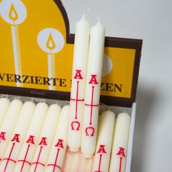 Lys med Alpha og Omega tegn