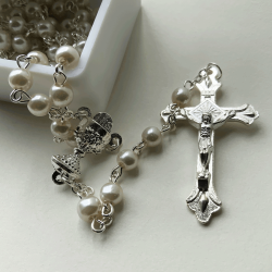 Brnerosenkrans med eukaristien (dreng)