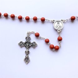 Rosenkrans med perler af rdbrune sten