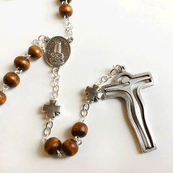 Rosenkrans med brune trperler og moderne metalkors