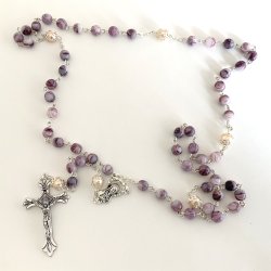 Rosenkrans med lilla glasperler