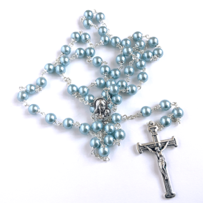 Rosenkrans med store lysebl� perler