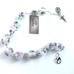 Slvarmbnd med perler af glas med indfattede roser