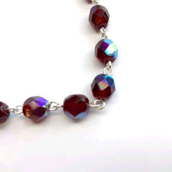 Armbnd med glasperler, kors og mariamedaljon