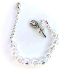 Armbnd med glasperler, kors og mariamedaljon