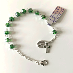 Armbnd med glasperler, kors og mariamedaljon