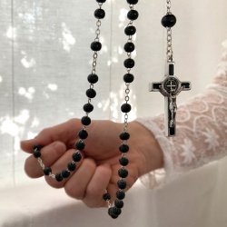 Rosenkrans med sorte trperler