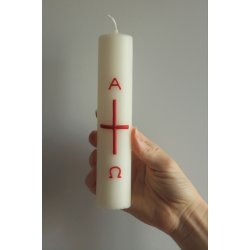 Lys med Alpha Omega tegn og rdt kors